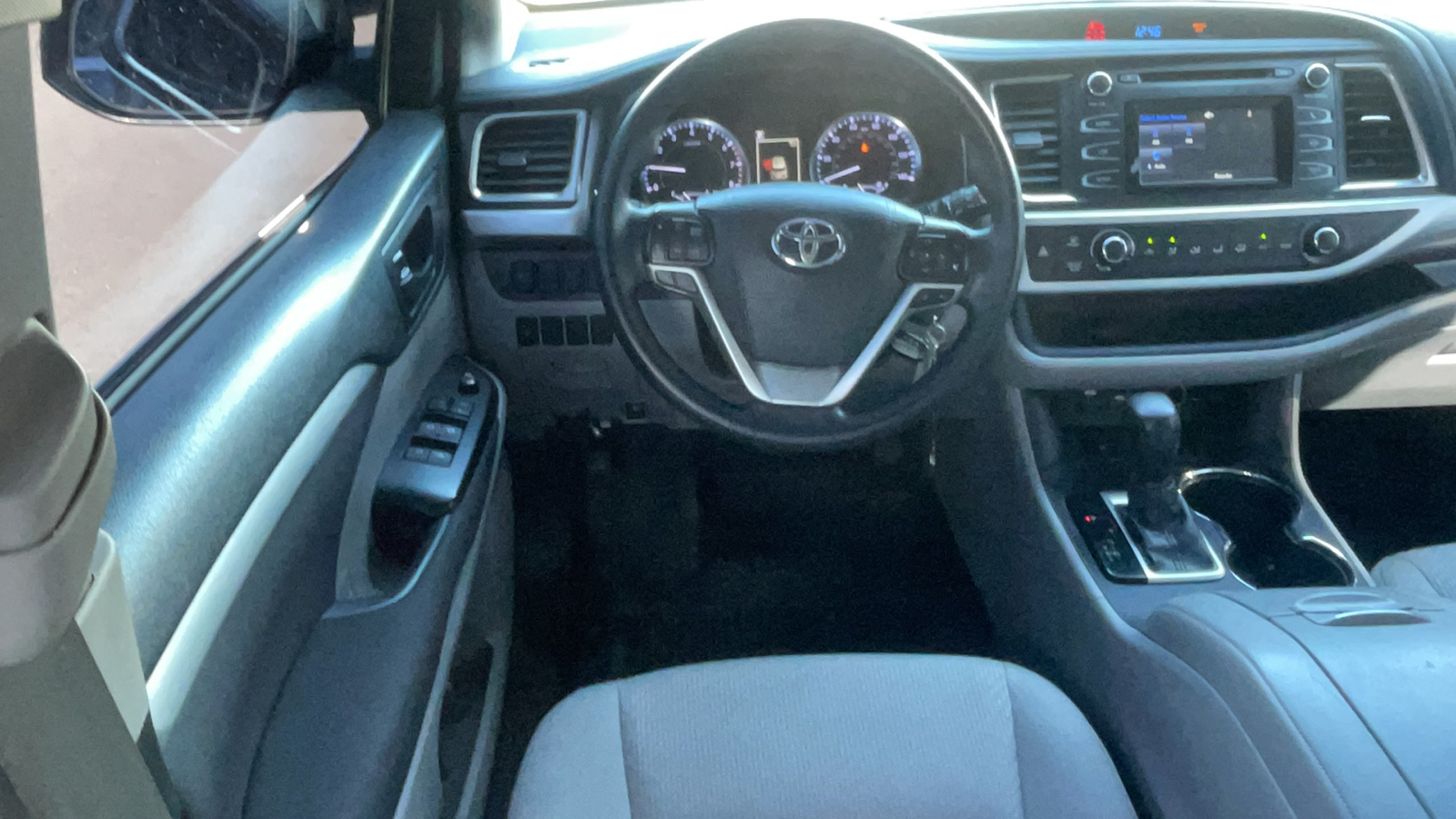 2019 Toyota Highlander LE 13