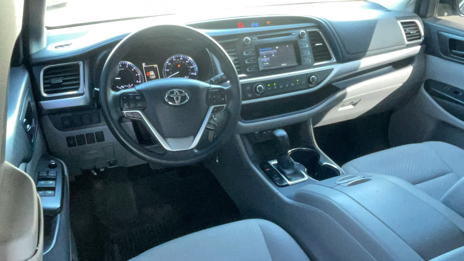 2019 Toyota Highlander LE 14