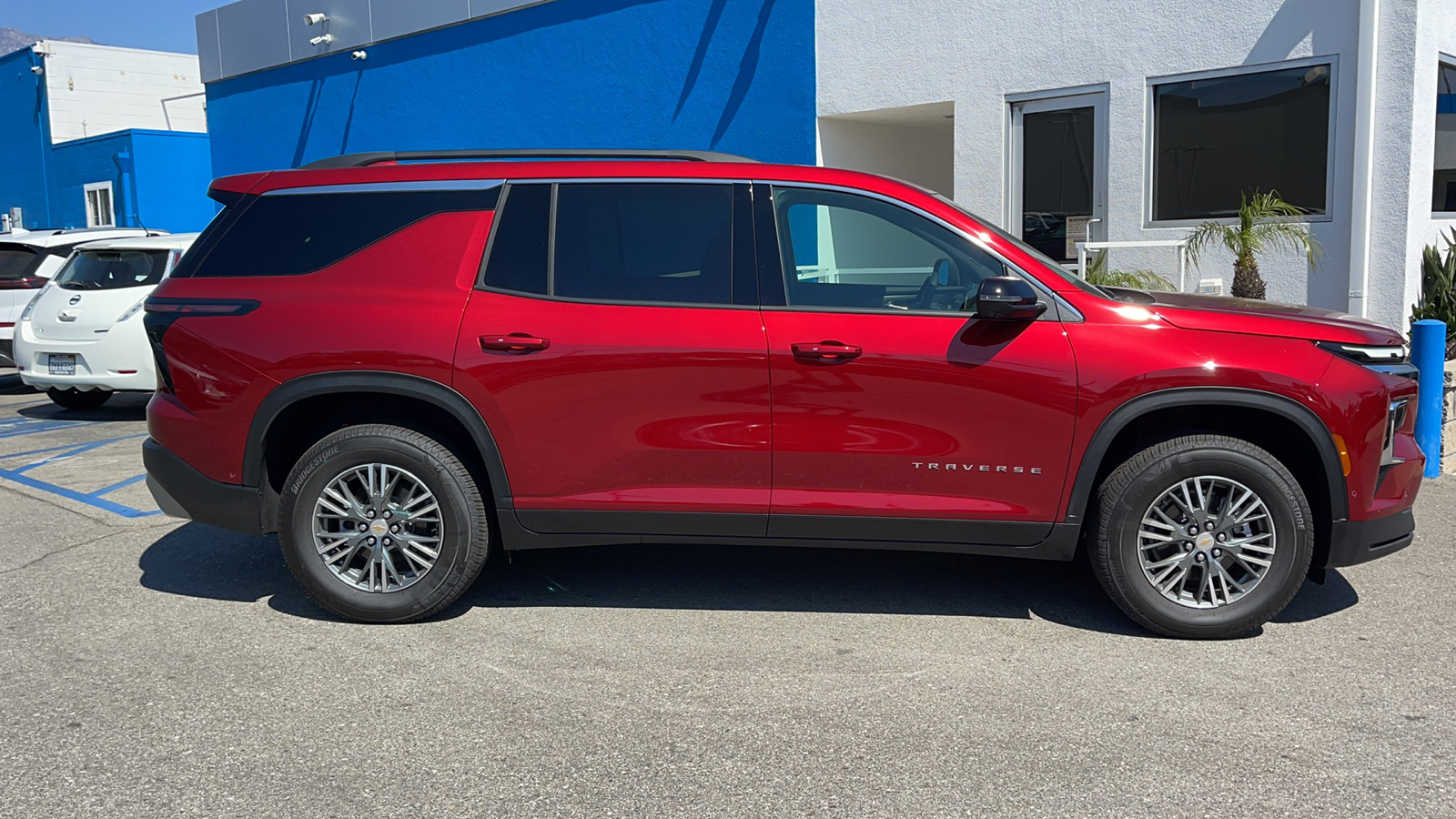 2024 Chevrolet Traverse FWD LT 2