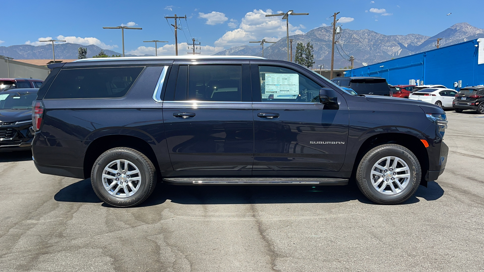 2024 Chevrolet Suburban LT 2