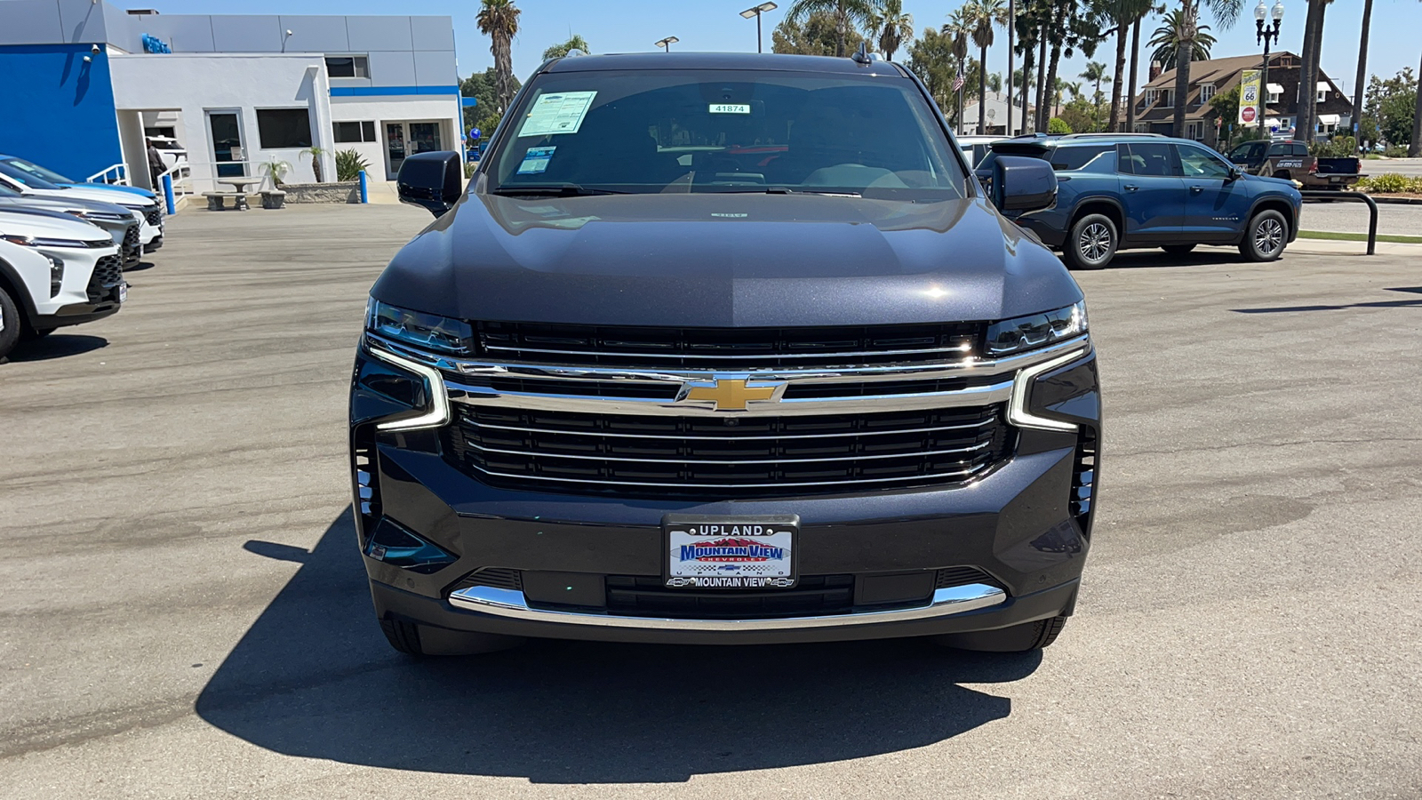 2024 Chevrolet Suburban LT 8