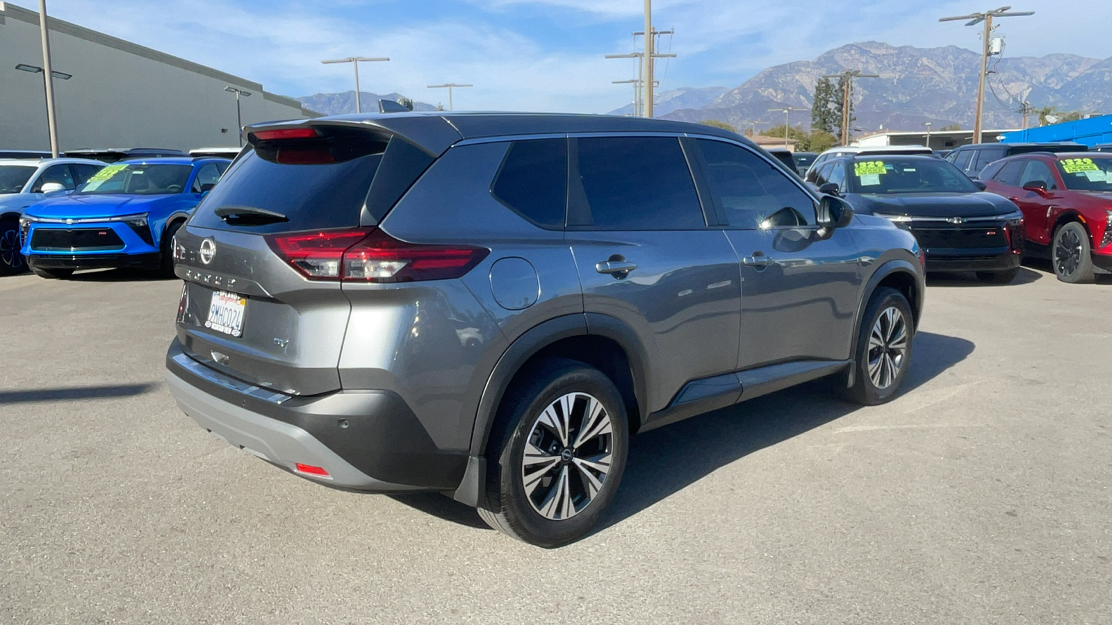 2023 Nissan Rogue SV 3