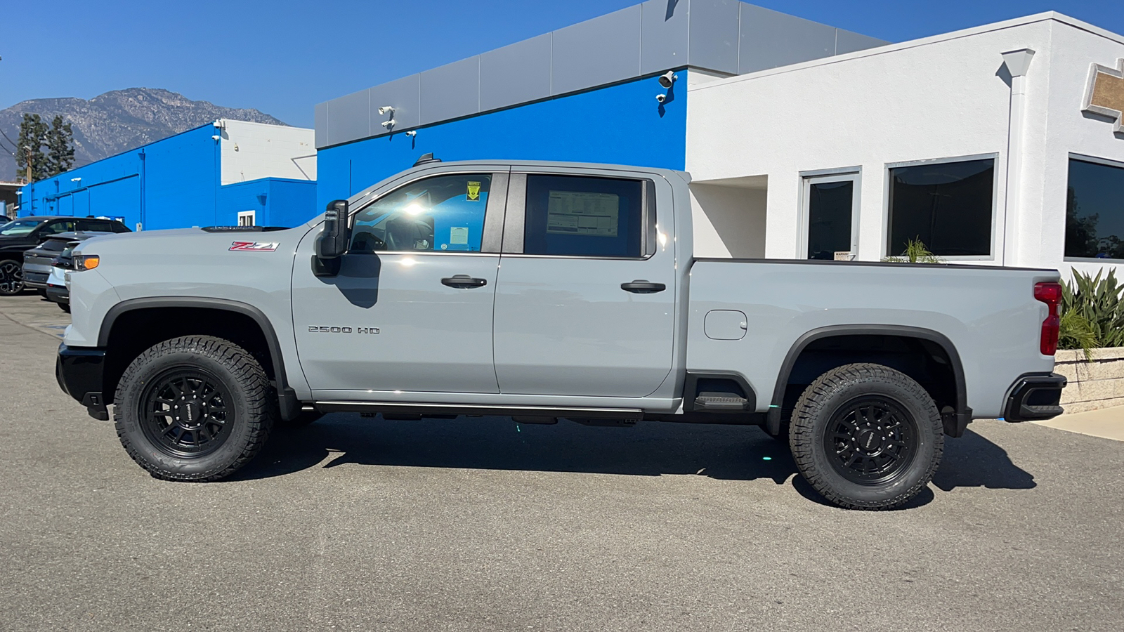 2025 Chevrolet Silverado 2500HD Custom 6