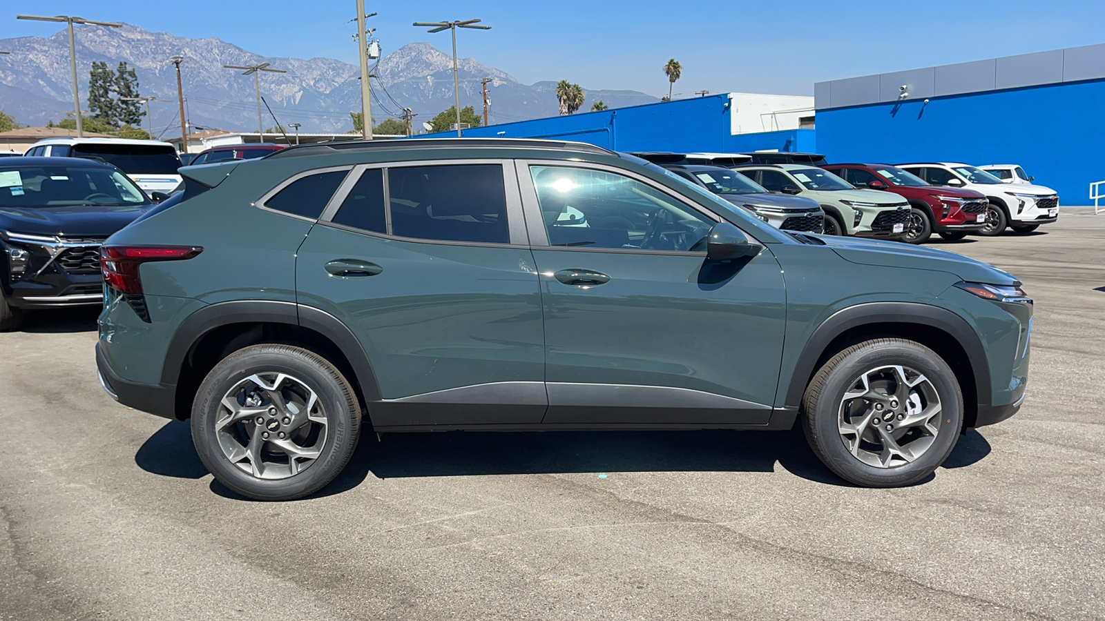 2025 Chevrolet Trax LT 2