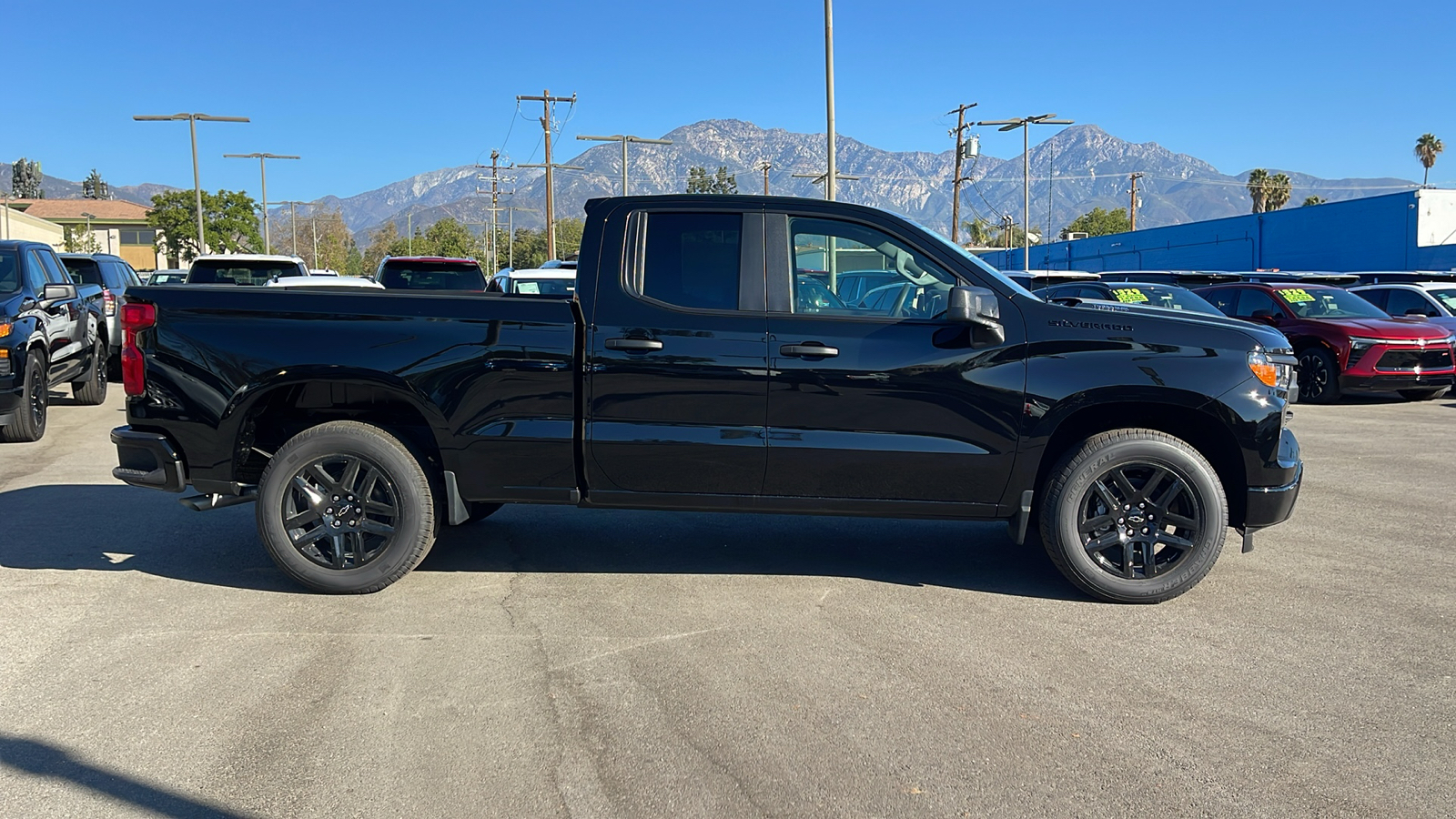 2025 Chevrolet Silverado 1500 Custom 2