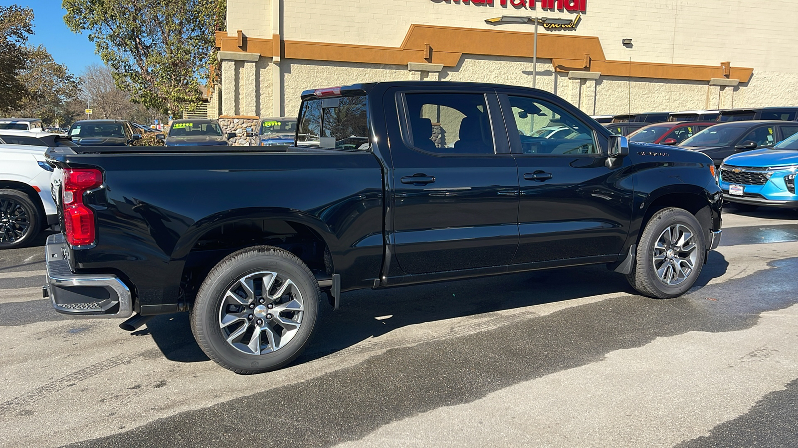 2025 Chevrolet Silverado 1500 LT 3