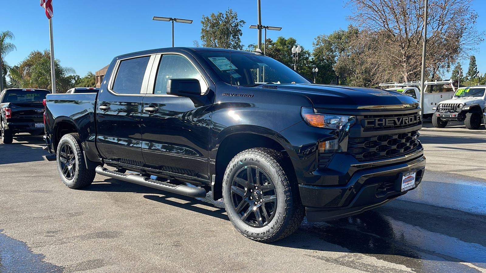 2025 Chevrolet Silverado 1500 Custom 1