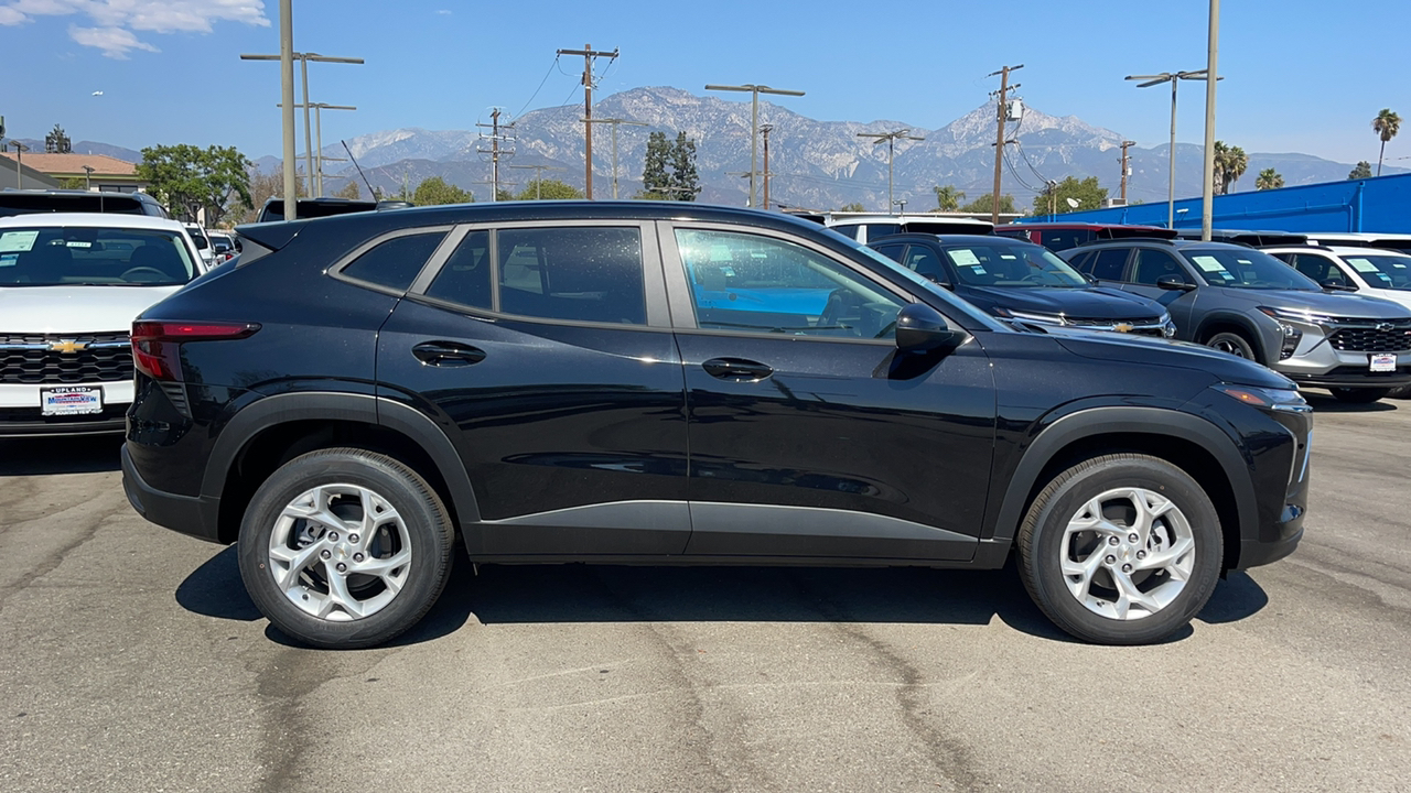 2025 Chevrolet Trax LT 2