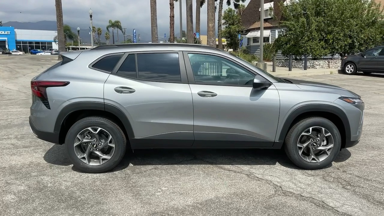 2025 Chevrolet Trax LT 2