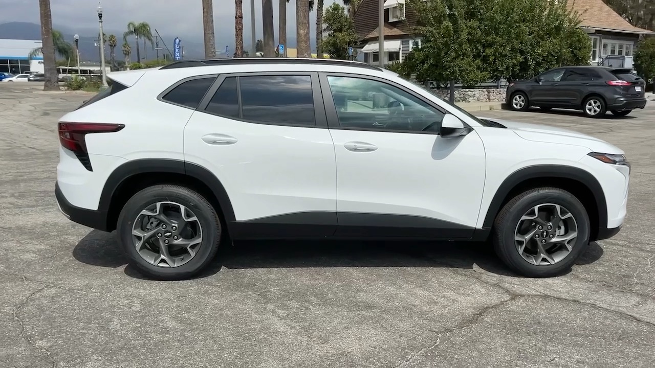 2025 Chevrolet Trax LT 2