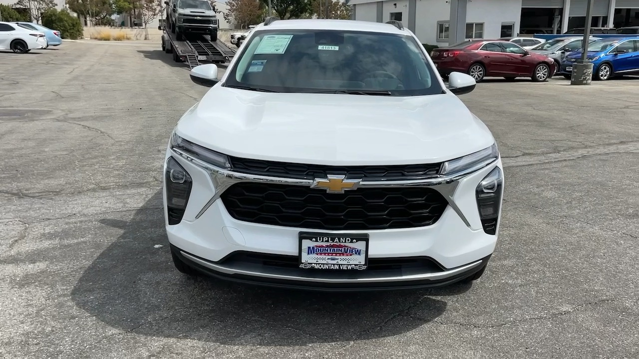 2025 Chevrolet Trax LT 8