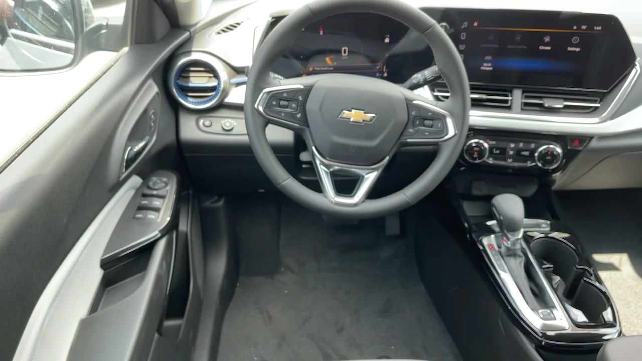 2025 Chevrolet Trax LT 13