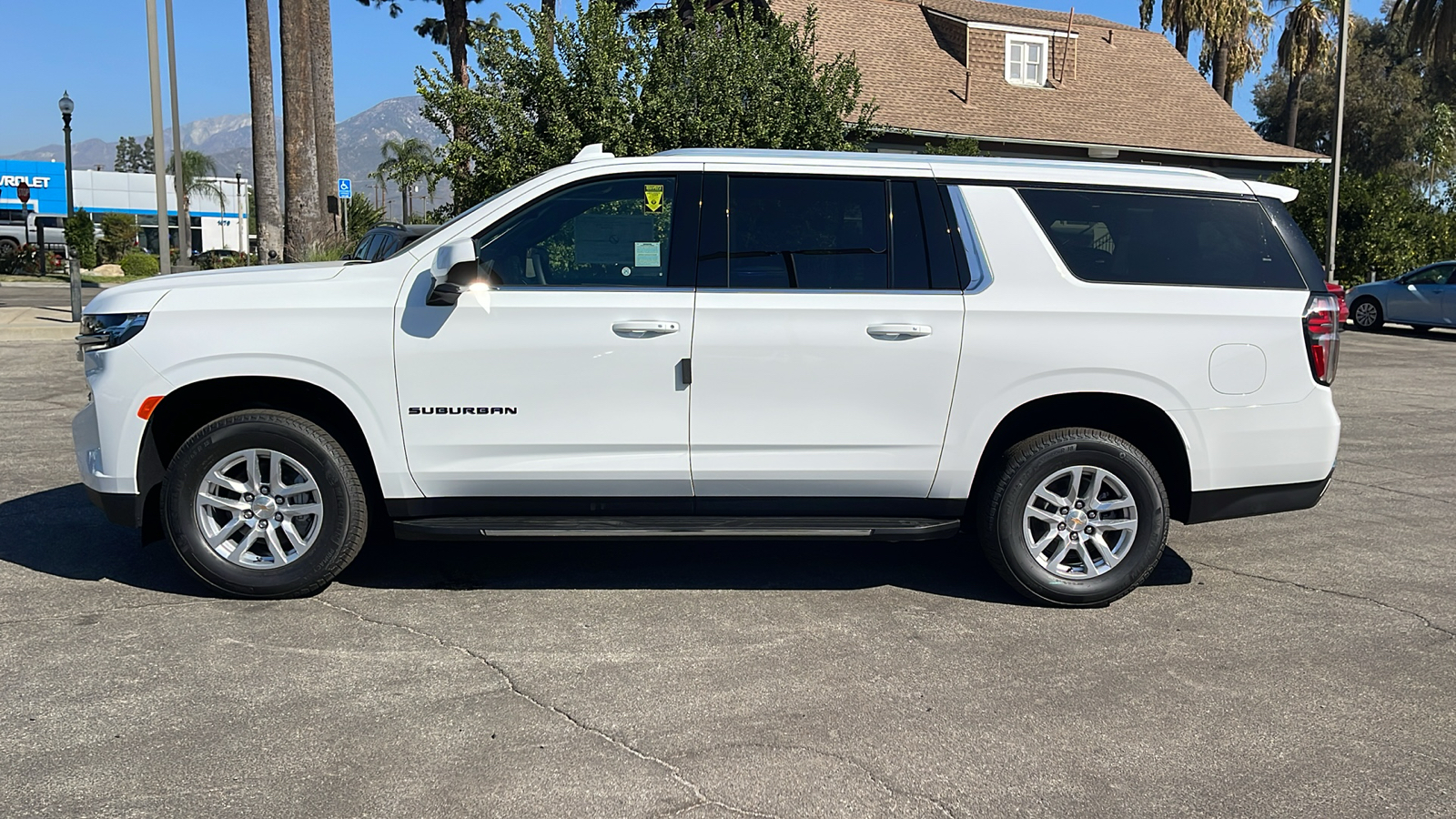 2024 Chevrolet Suburban LS 6