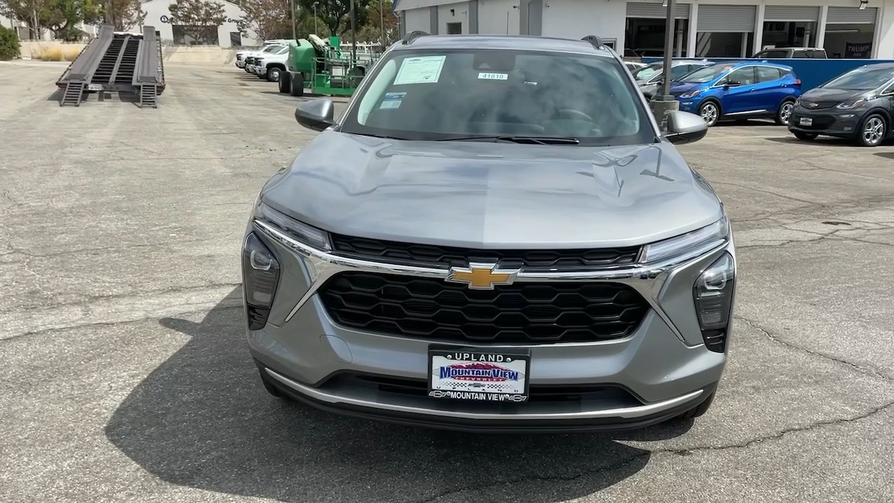 2025 Chevrolet Trax LT 8