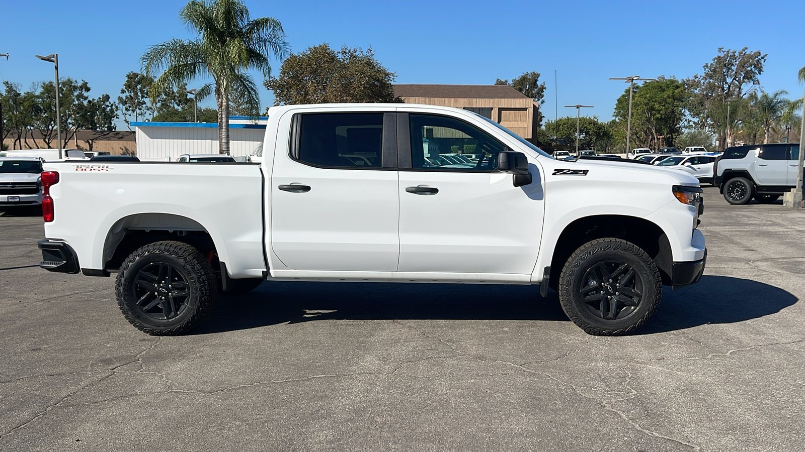 2025 Chevrolet Silverado 1500 Custom Trail Boss 2