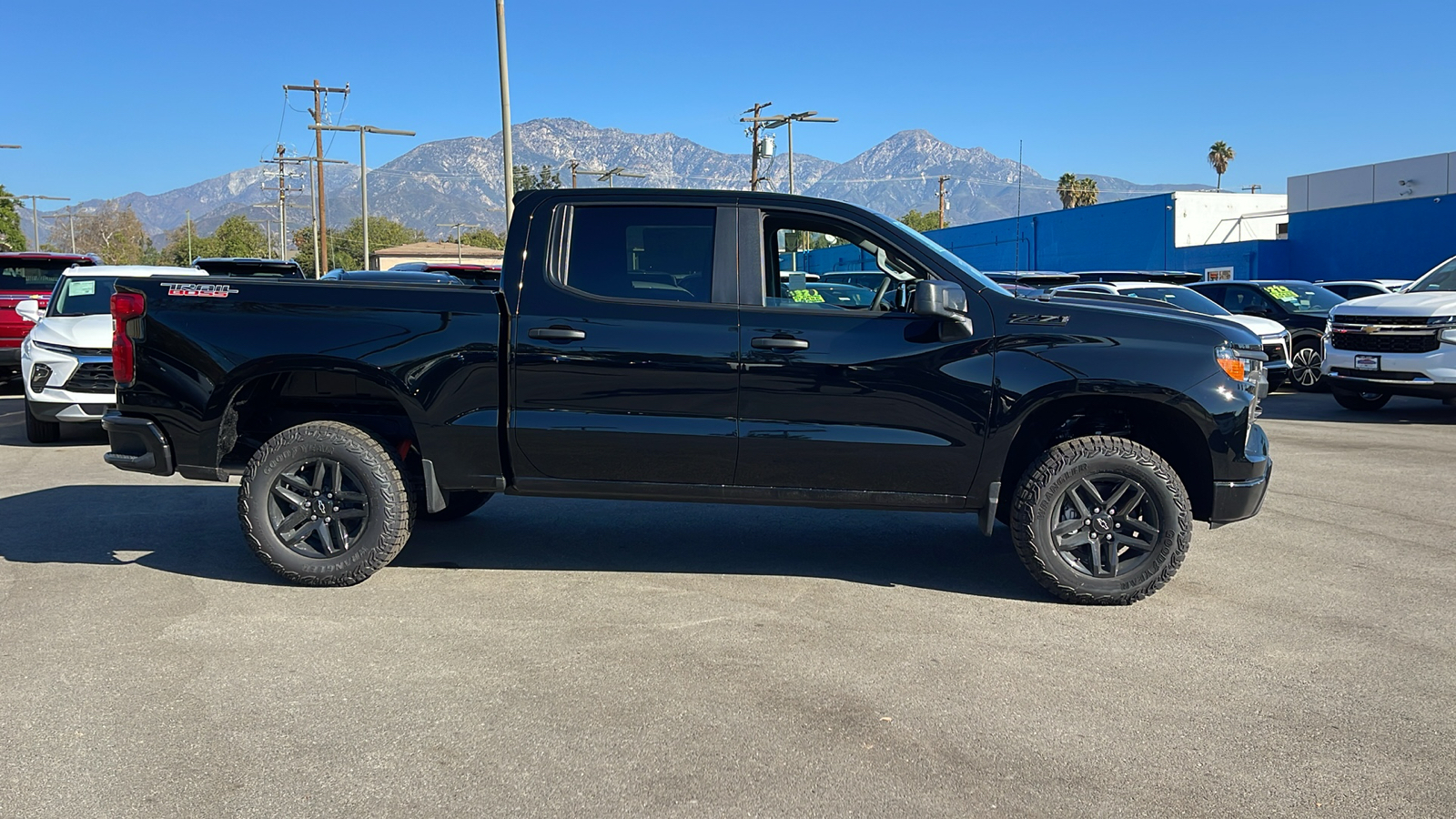 2025 Chevrolet Silverado 1500 Custom Trail Boss 2