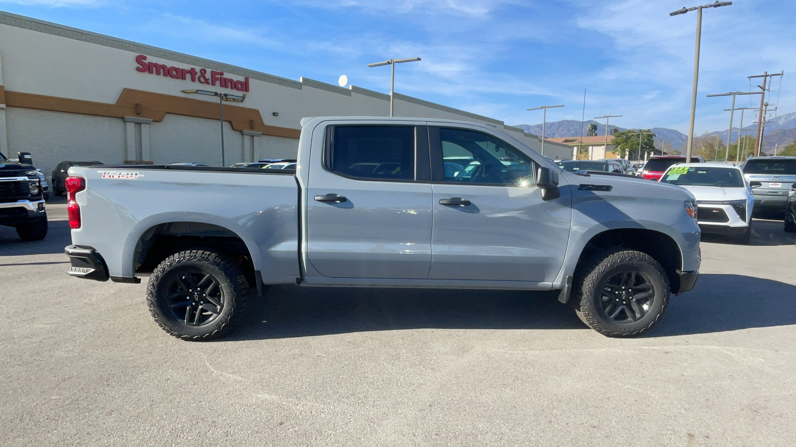 2025 Chevrolet Silverado 1500 Custom Trail Boss 2