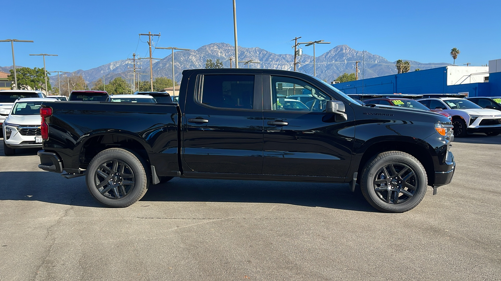 2025 Chevrolet Silverado 1500 Custom 2