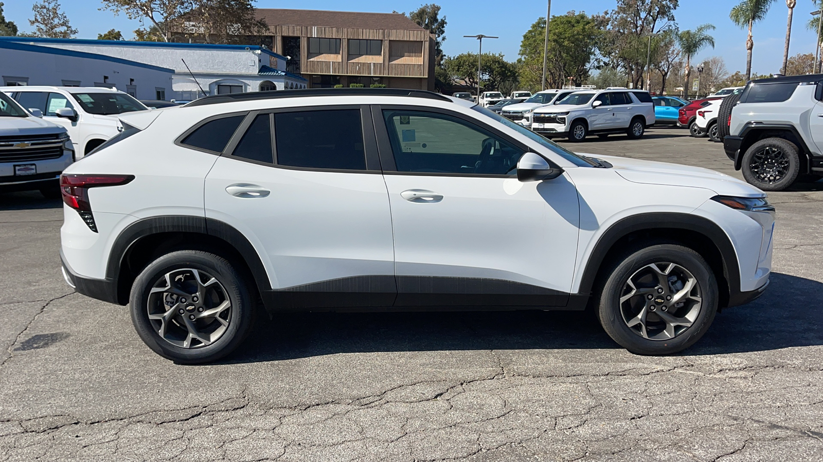 2025 Chevrolet Trax LT 2