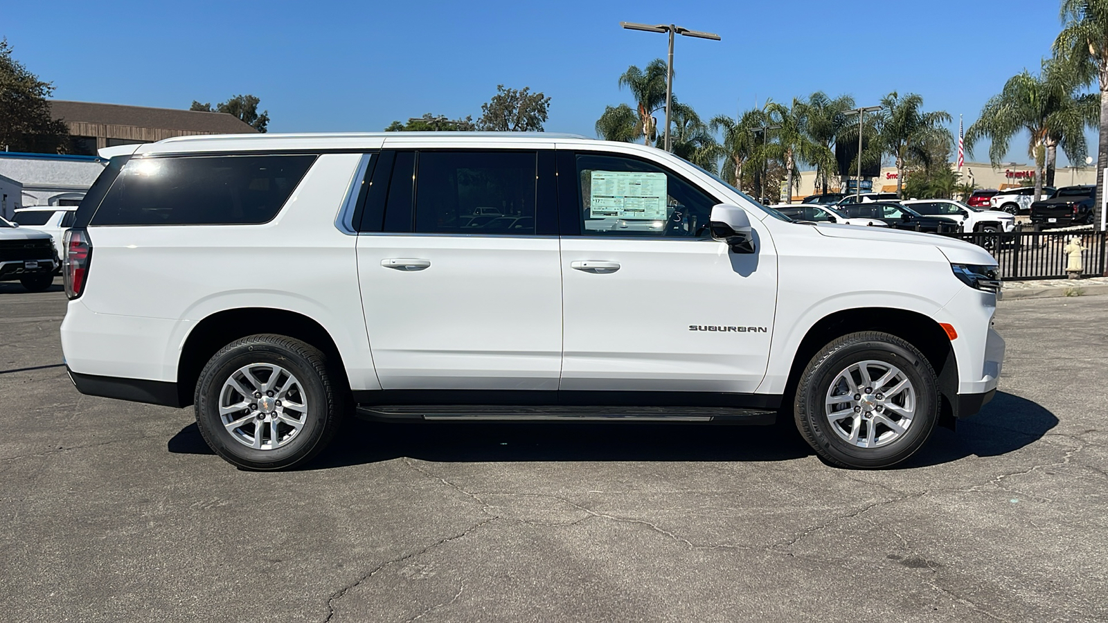 2024 Chevrolet Suburban LT 2