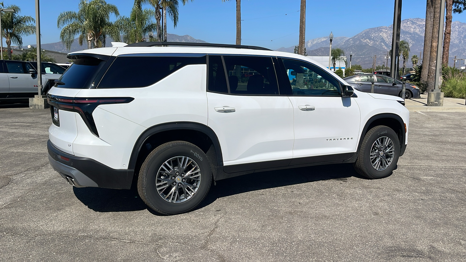 2024 Chevrolet Traverse FWD LT 3