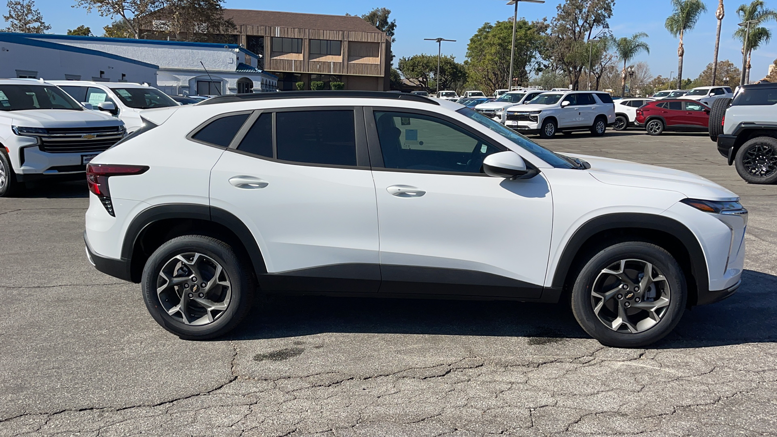 2025 Chevrolet Trax LT 2