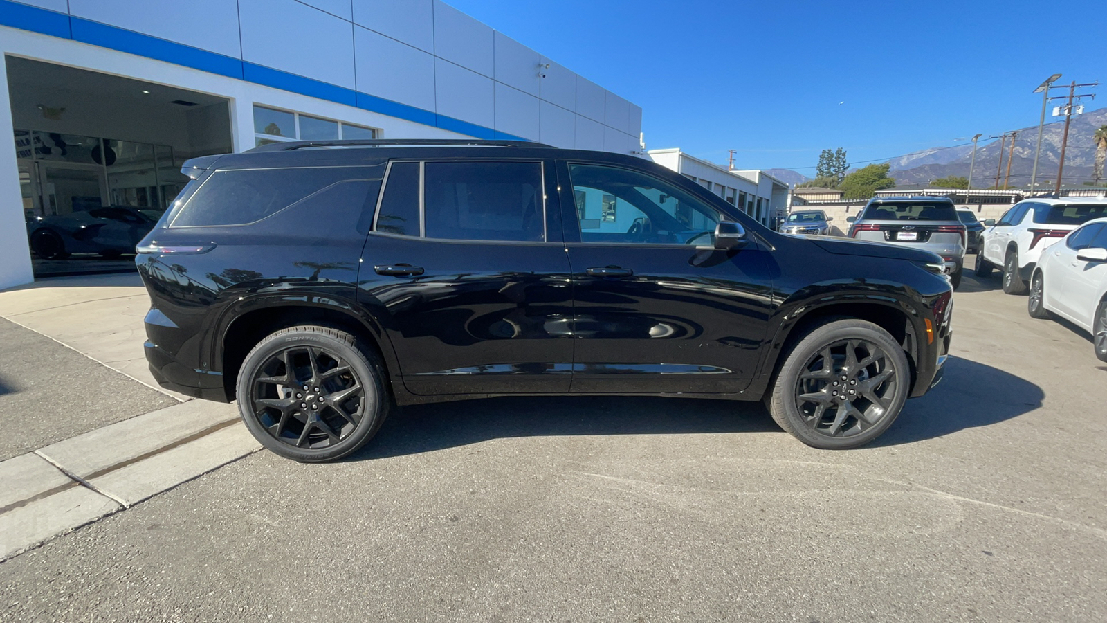 2024 Chevrolet Traverse FWD RS 2