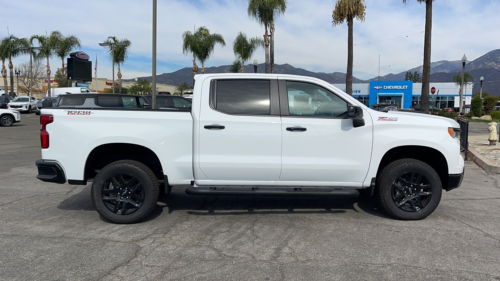 2025 Chevrolet Silverado 1500 LT Trail Boss 2