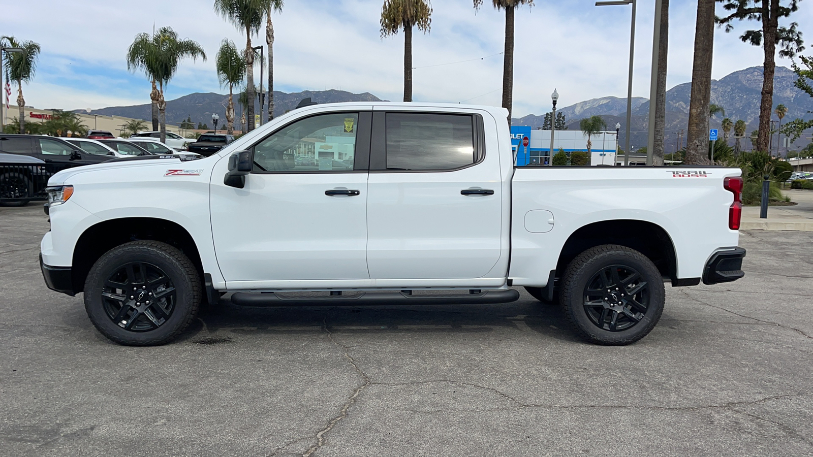 2025 Chevrolet Silverado 1500 LT Trail Boss 6