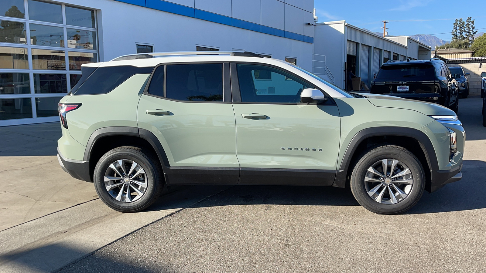 2025 Chevrolet Equinox FWD LT 2