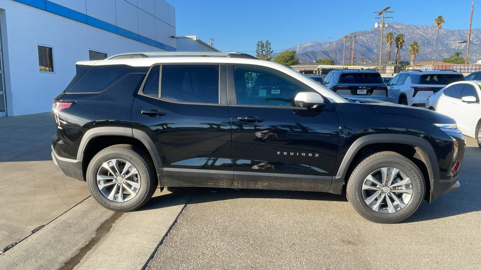 2025 Chevrolet Equinox FWD LT 2