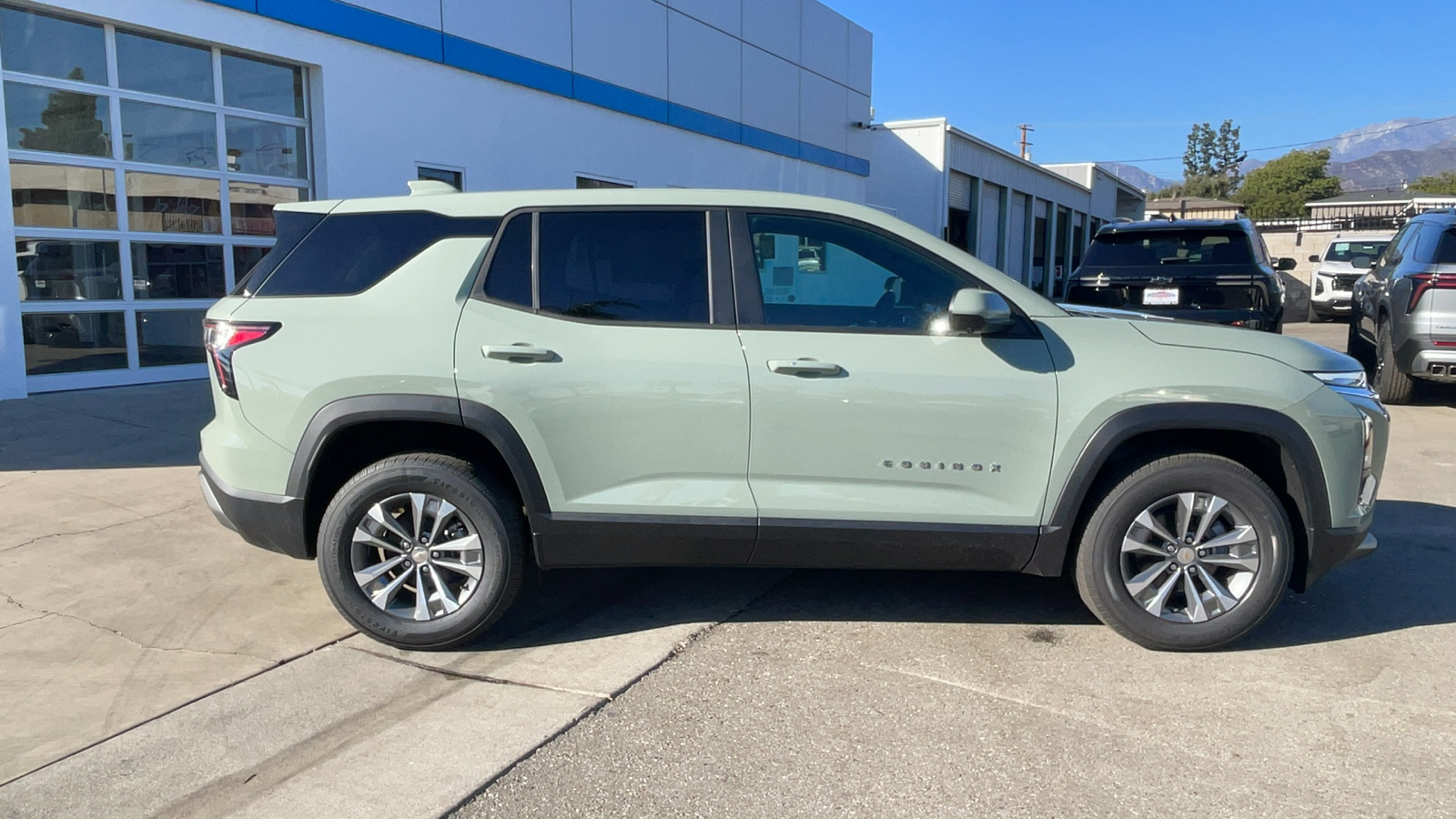 2025 Chevrolet Equinox FWD LT 2