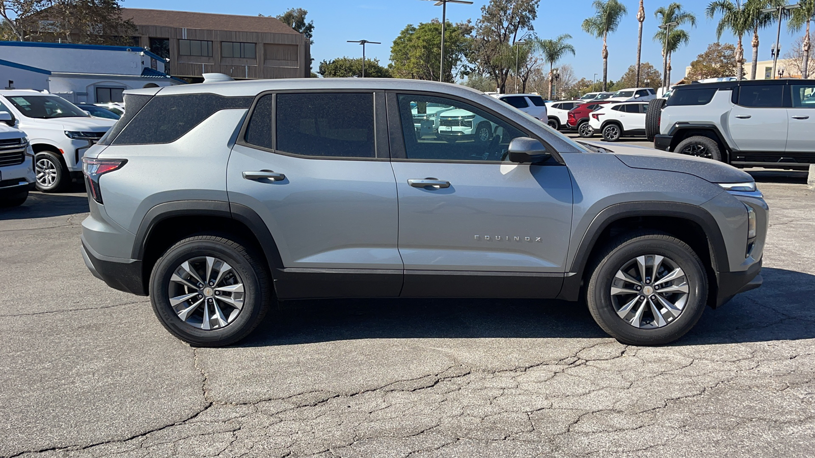 2025 Chevrolet Equinox FWD LT 2