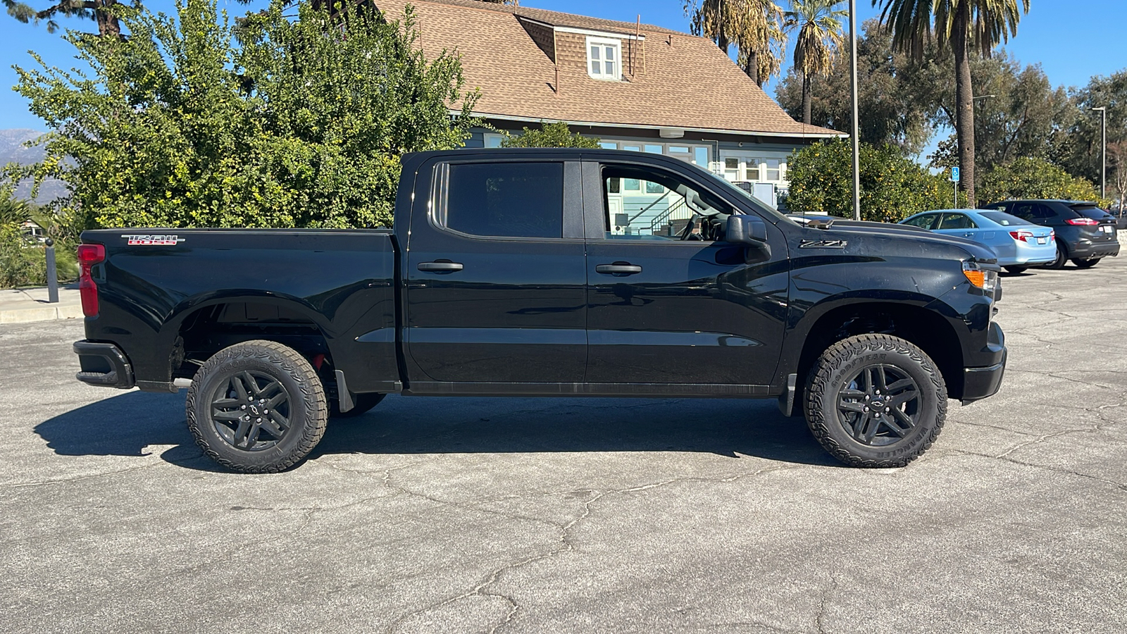 2025 Chevrolet Silverado 1500 Custom Trail Boss 2