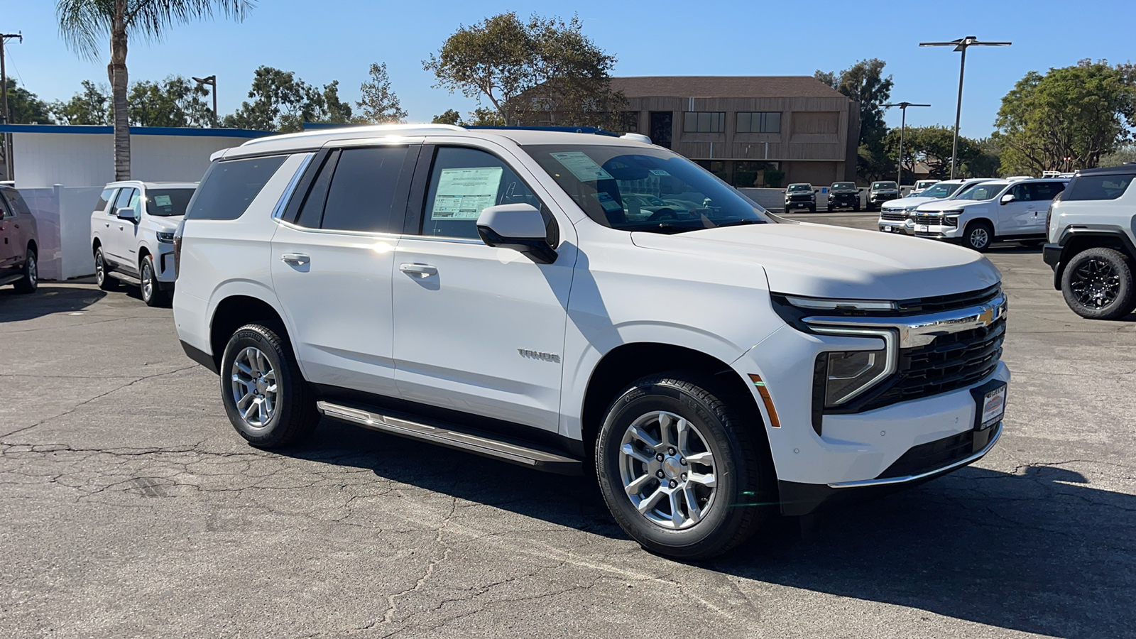 2025 Chevrolet Tahoe LS 1