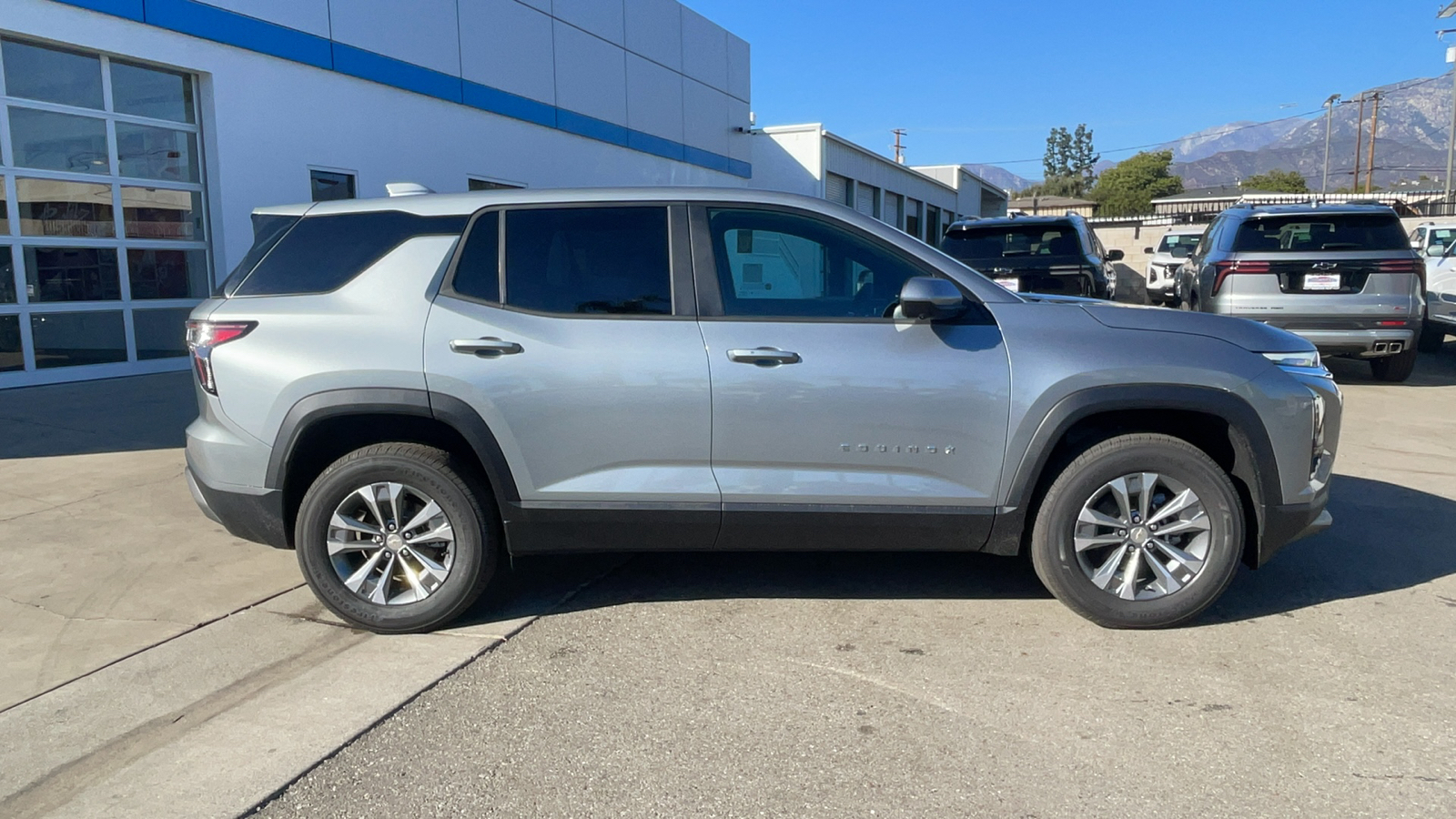 2025 Chevrolet Equinox FWD LT 2