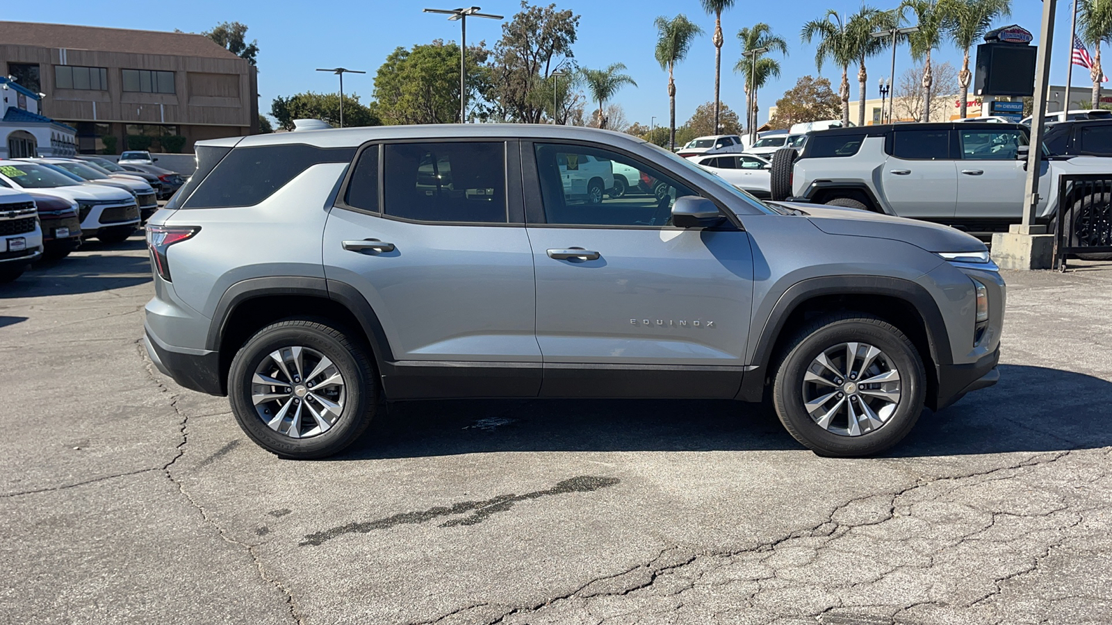 2025 Chevrolet Equinox FWD LT 2