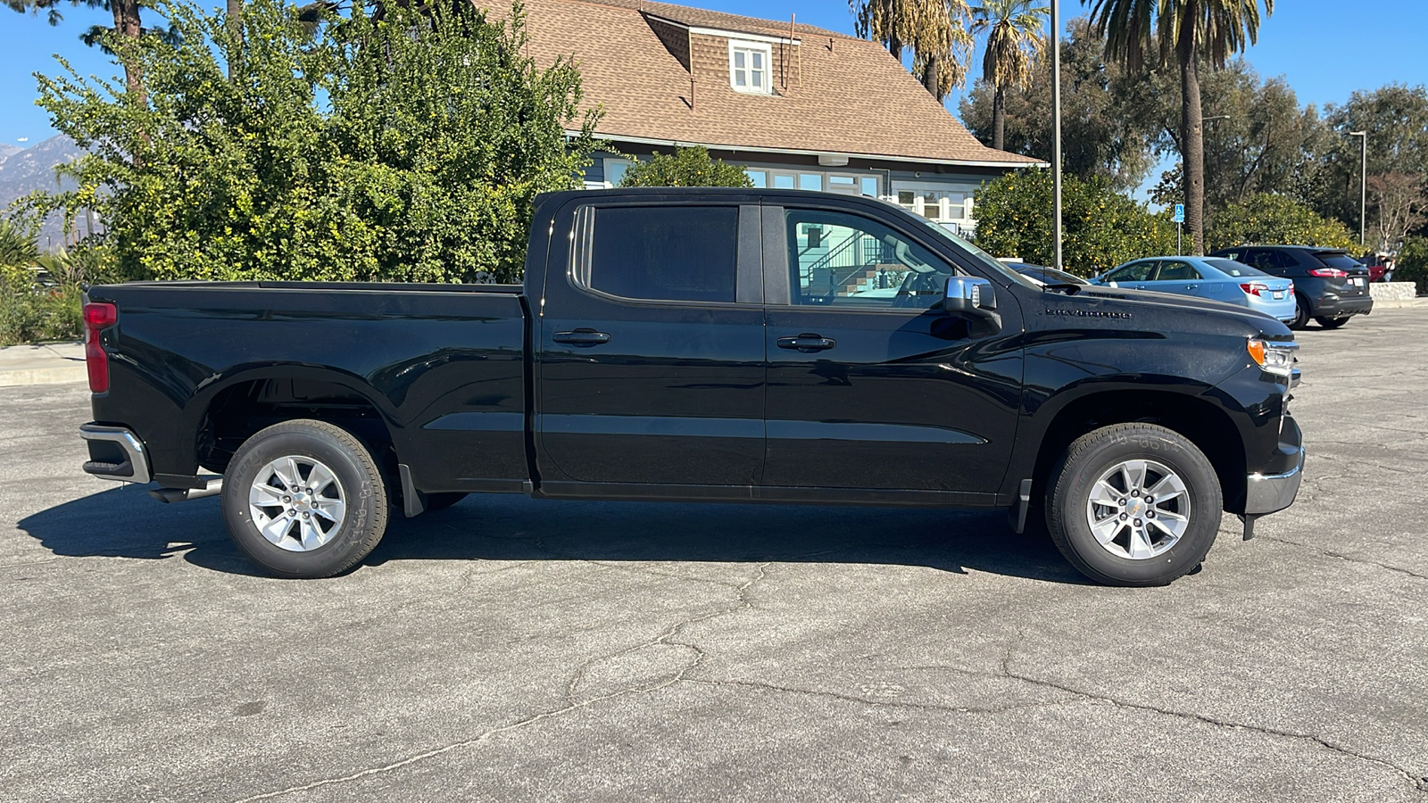 2025 Chevrolet Silverado 1500 LT 2