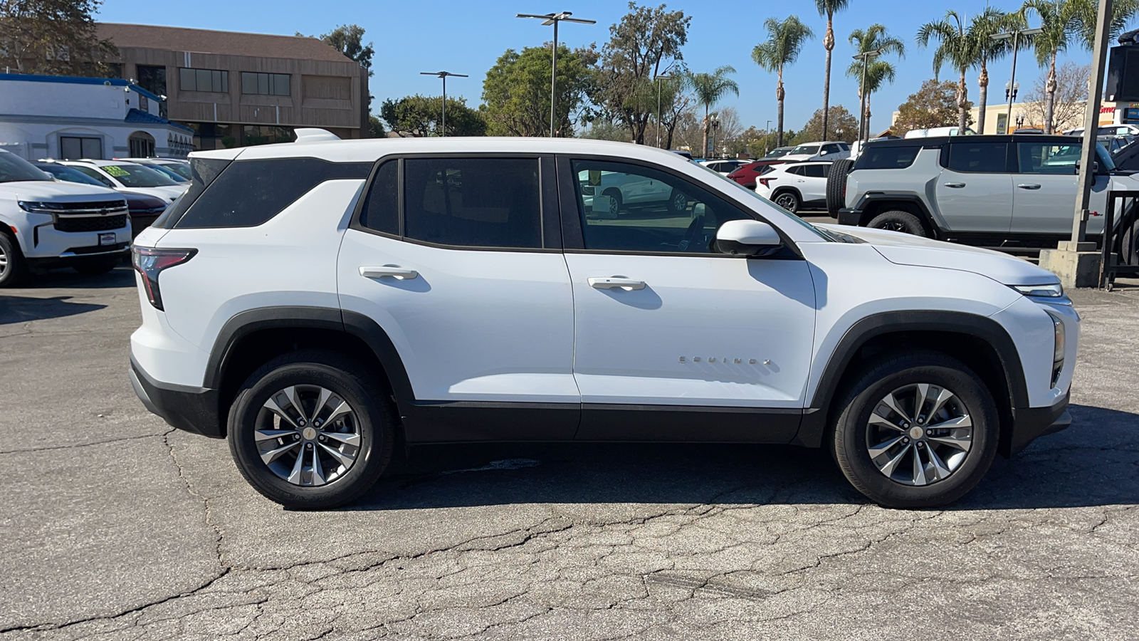 2025 Chevrolet Equinox FWD LT 2