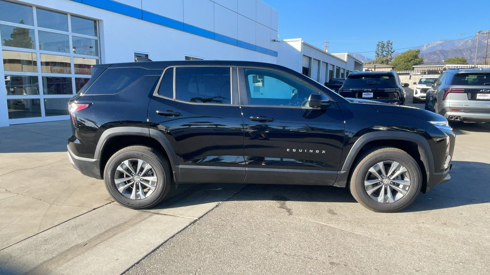 2025 Chevrolet Equinox FWD LT 2