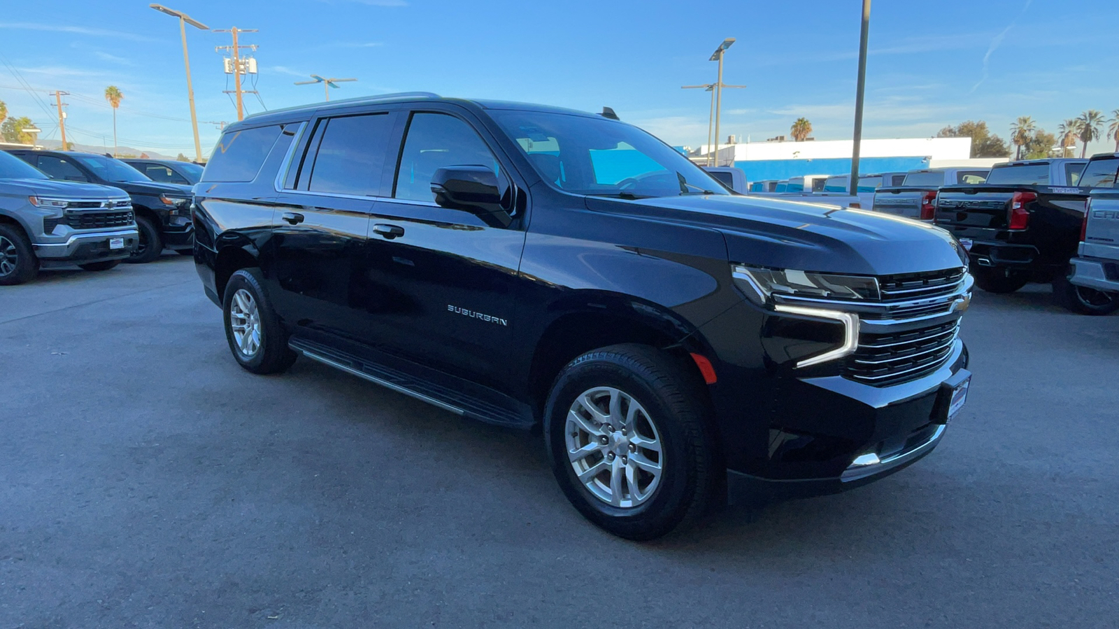 2023 Chevrolet Suburban LT 1