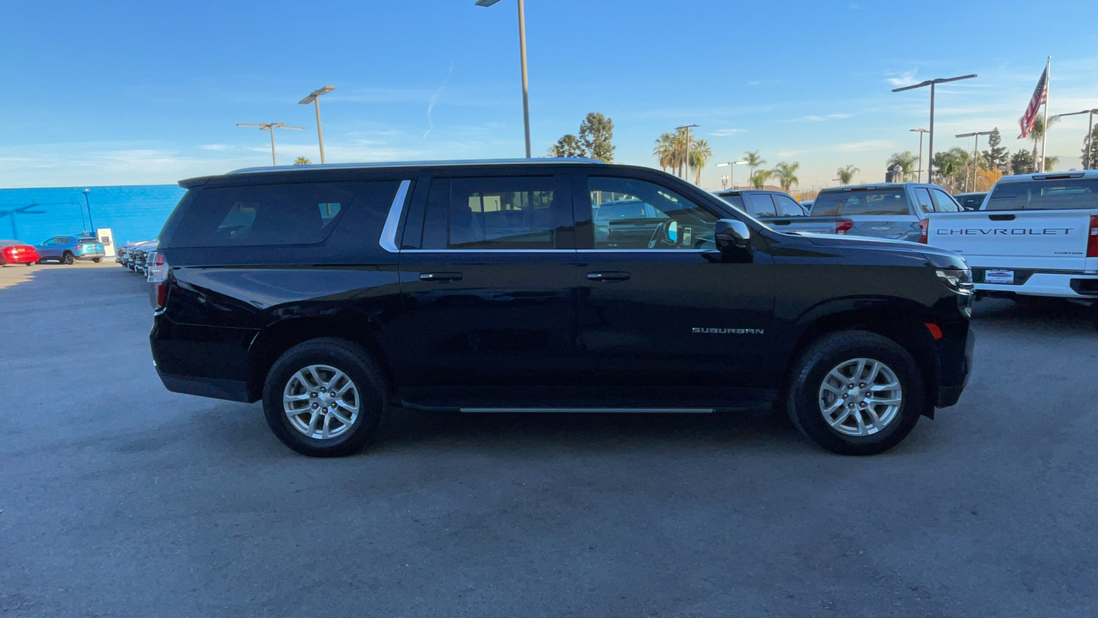 2023 Chevrolet Suburban LT 2