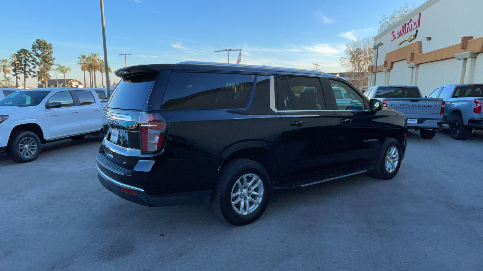 2023 Chevrolet Suburban LT 3