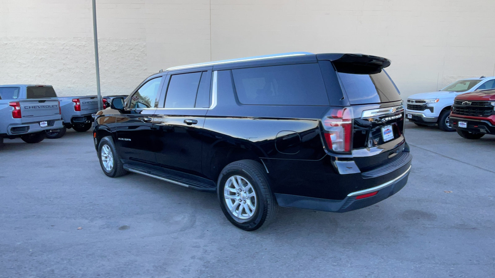 2023 Chevrolet Suburban LT 5