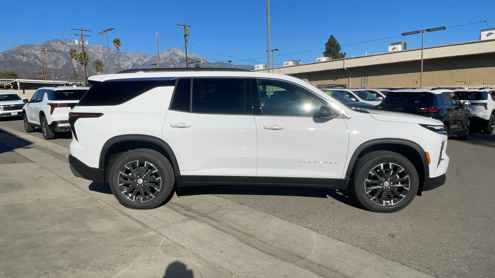 2025 Chevrolet Traverse FWD LT 2