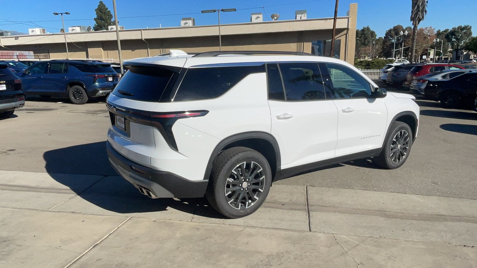 2025 Chevrolet Traverse FWD LT 3