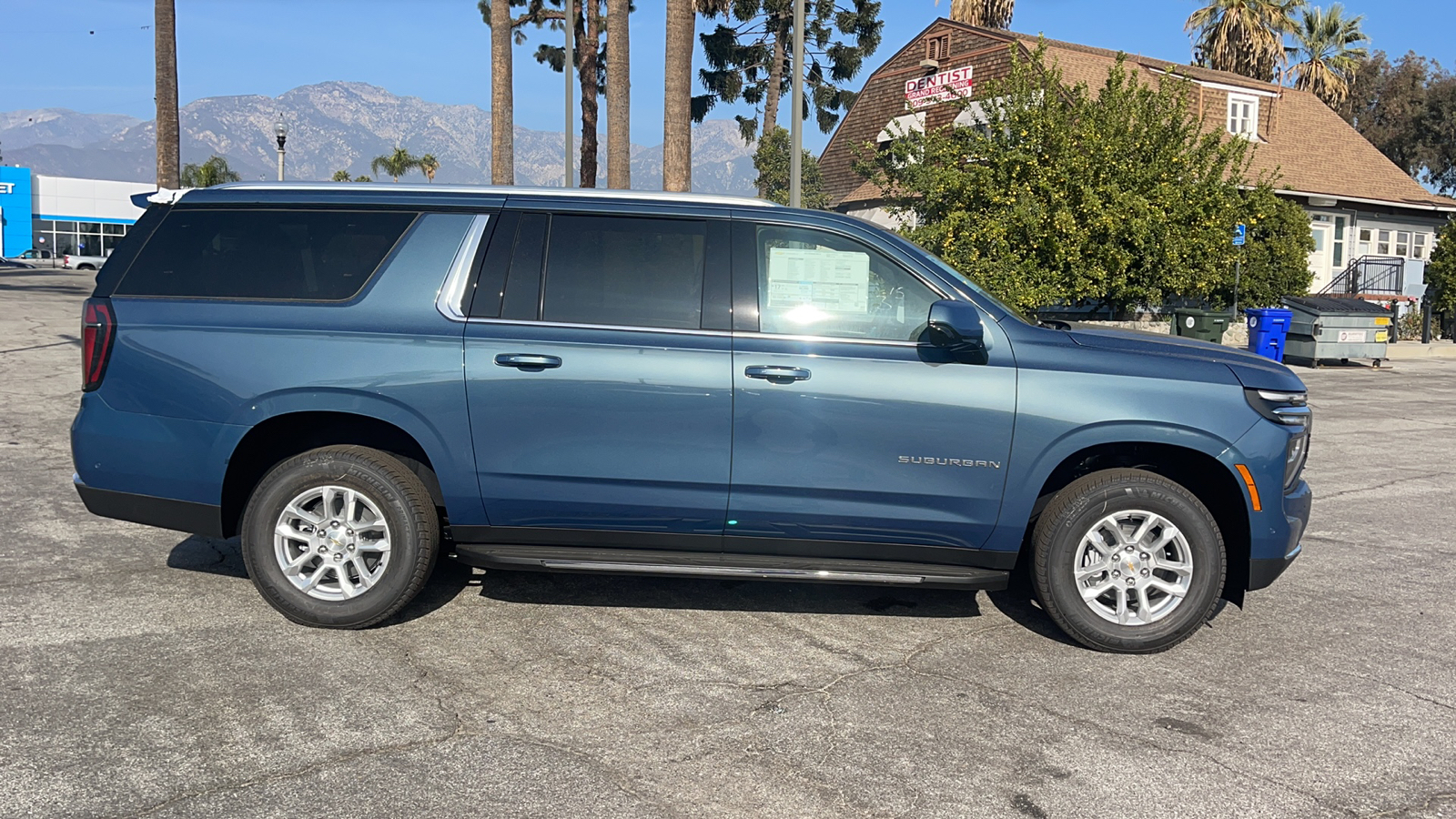 2025 Chevrolet Suburban LS 2