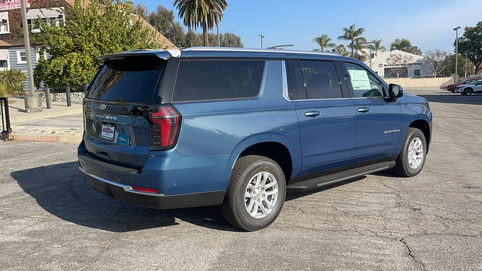 2025 Chevrolet Suburban LS 3