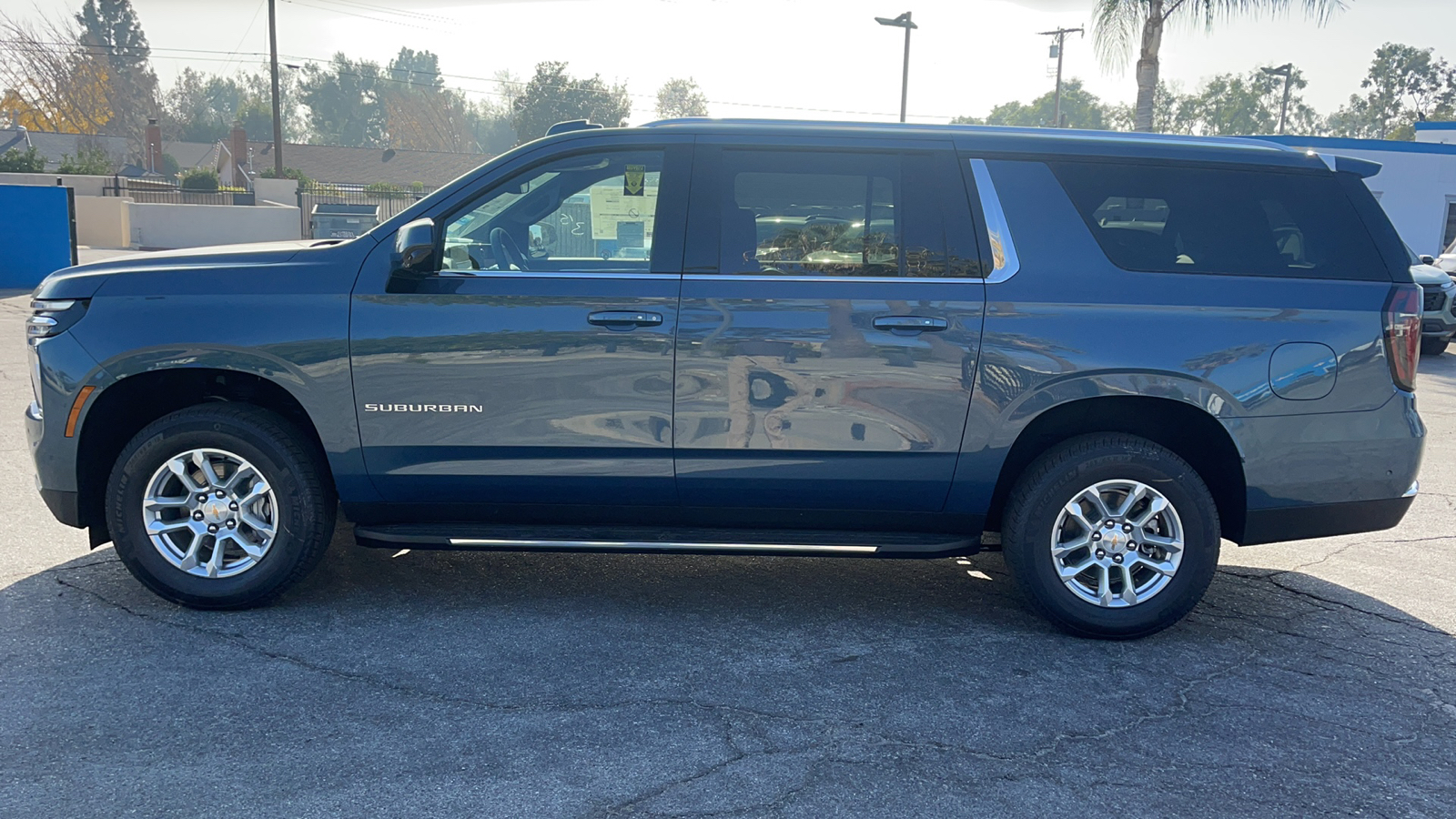 2025 Chevrolet Suburban LS 6