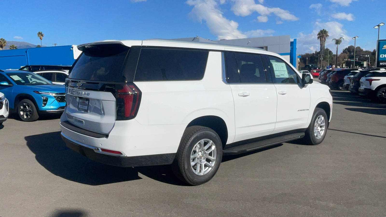 2025 Chevrolet Suburban LS 3